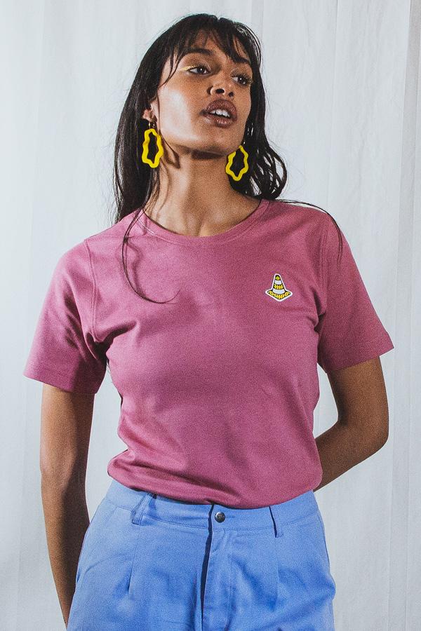 T-shirt Cone en coton organique, coupe femme, rose - U/C par Eliran Ashraf