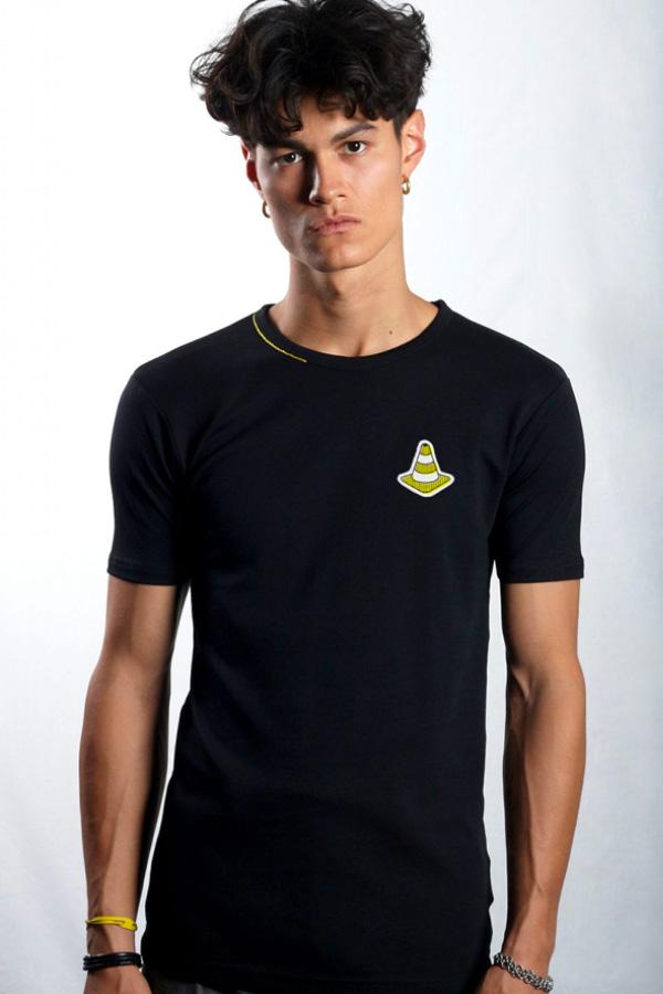 T-shirt Cone Unisexe en coton organique, Slim fit Noir - U/C par Eliran Ashraf